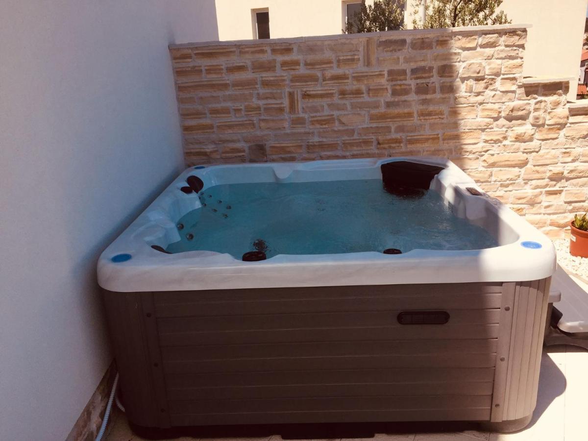 Boutique La Perla Jacuzzi Lejlighed Murter Eksteriør billede