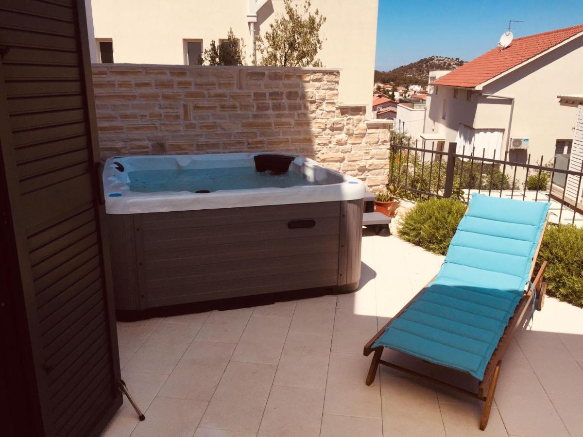 Boutique La Perla Jacuzzi Lejlighed Murter Eksteriør billede